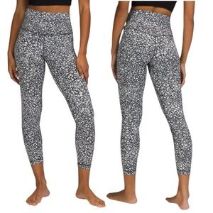 Lululemon Align High Rise Leggings Venture Floral Alpine Wht/Blk Sz 8 Like New